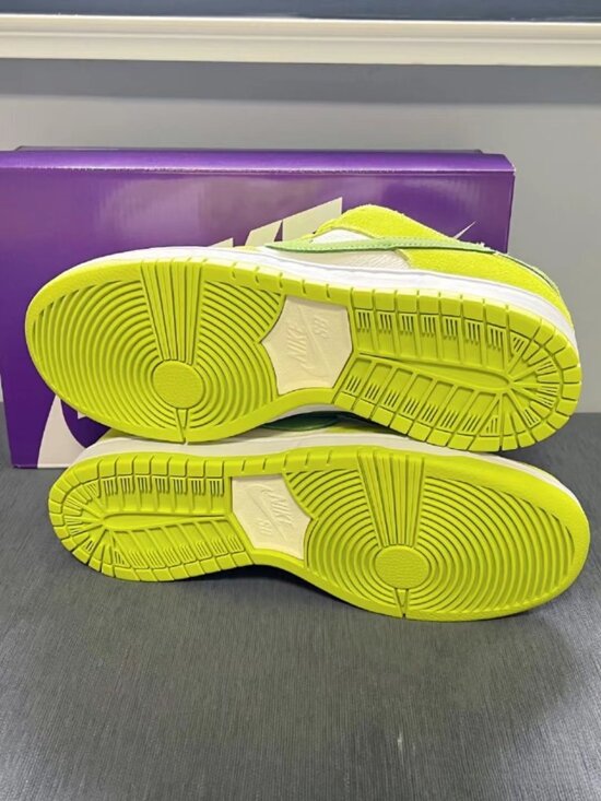 Nike shoes main image 4